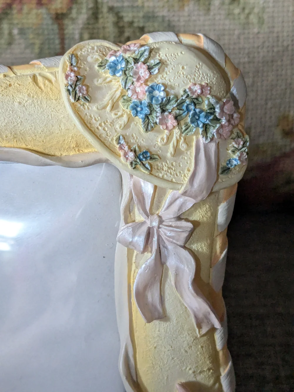 Decorative Vintage Floral Ribbon Picture Frame